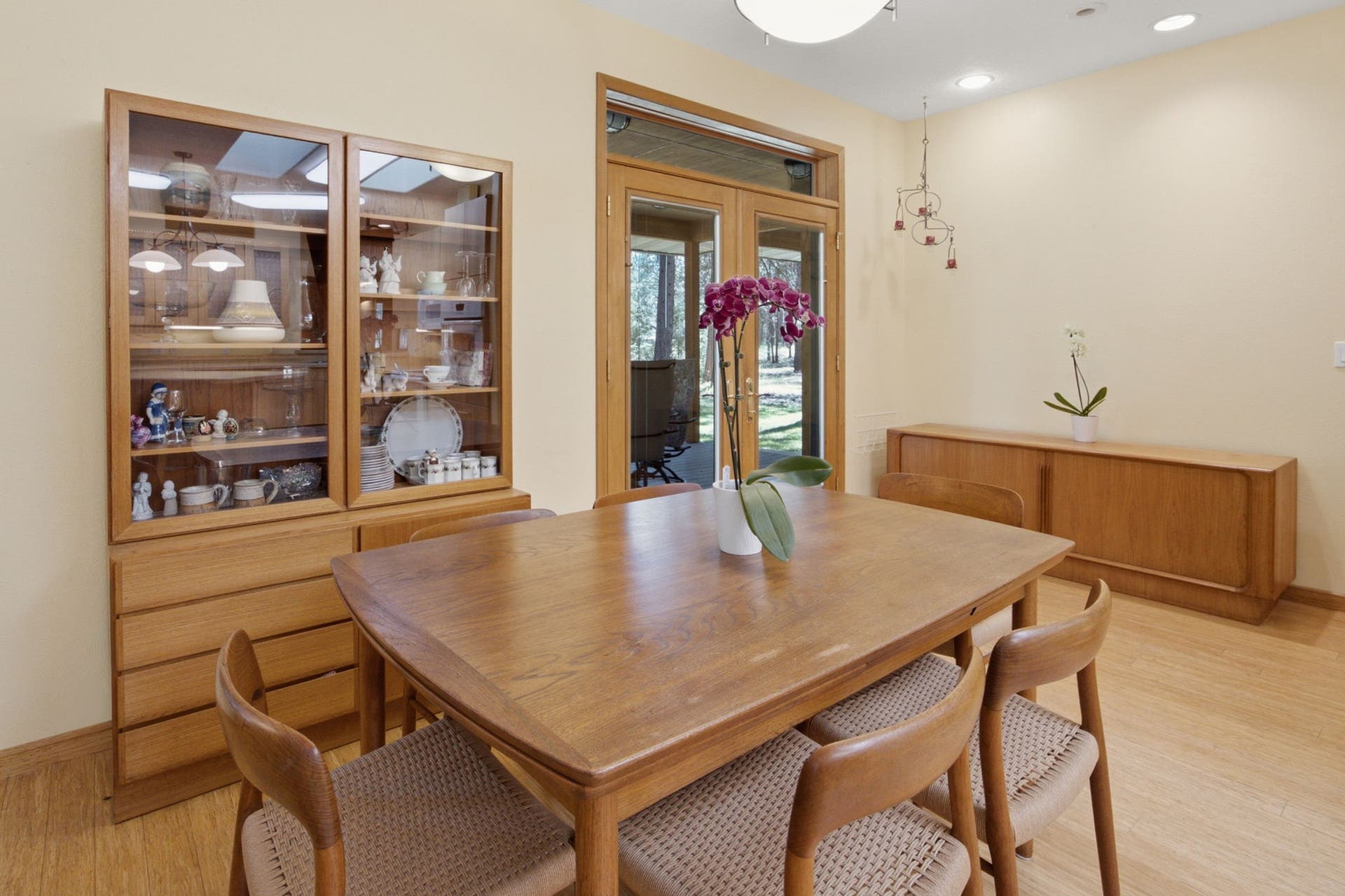 The dining area enjoys beautiful views through expansive windows and offers convenient access to the adjoining living room and kitchen, making it ideal for family meals or entertaining guests.