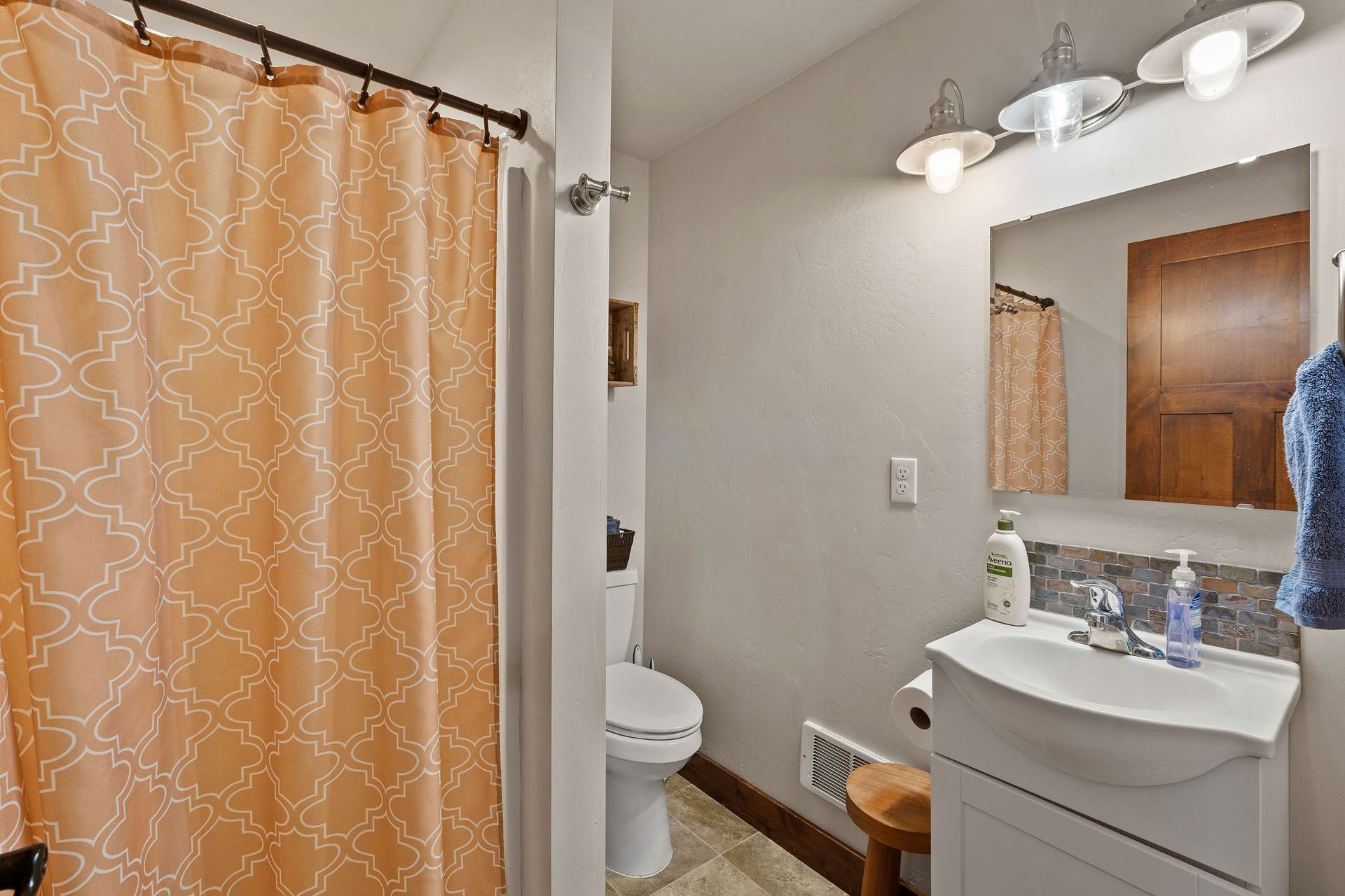 473 Osborn Avenue, Bigfork, MT 59911 The Cowboy: 3/4 Bath with Shower