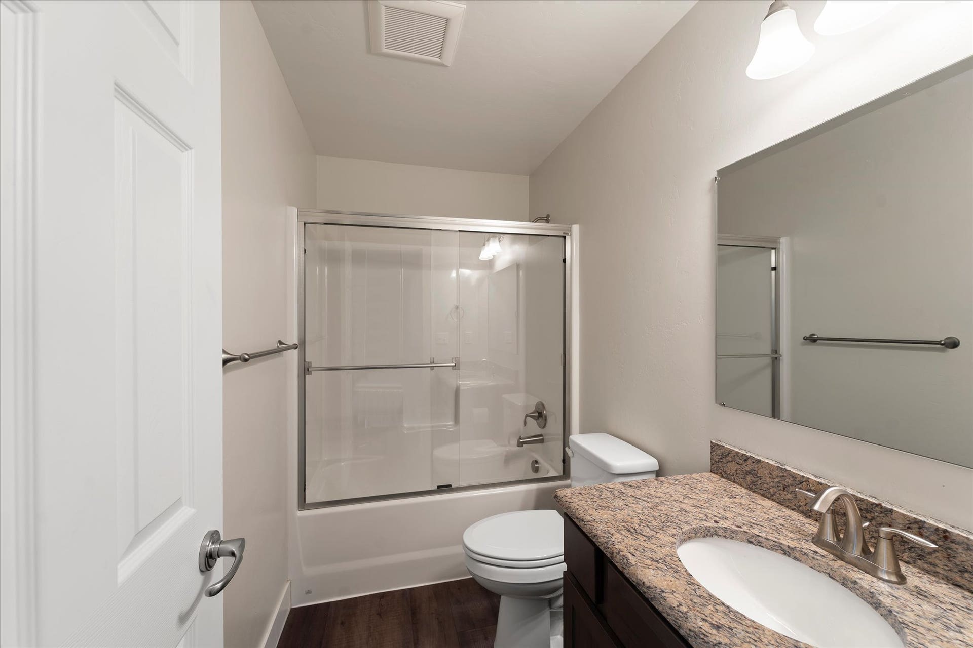 505 Skid Trail, Bigfork, MT 59911 Full Bathroom off of Kitchen