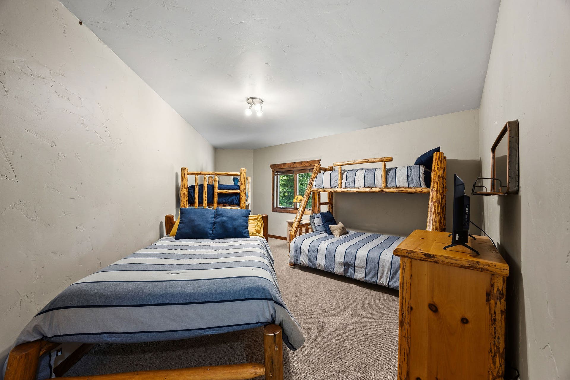 70 Big Cedar, Bigfork, MT 59911 Lower level bunk room