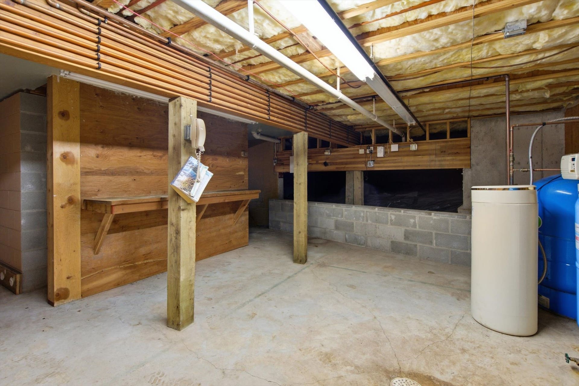 9050 Mt Highway 35, Bigfork, MT 59911 9050 Mt Highway 35, Bigfork, MT 59911
