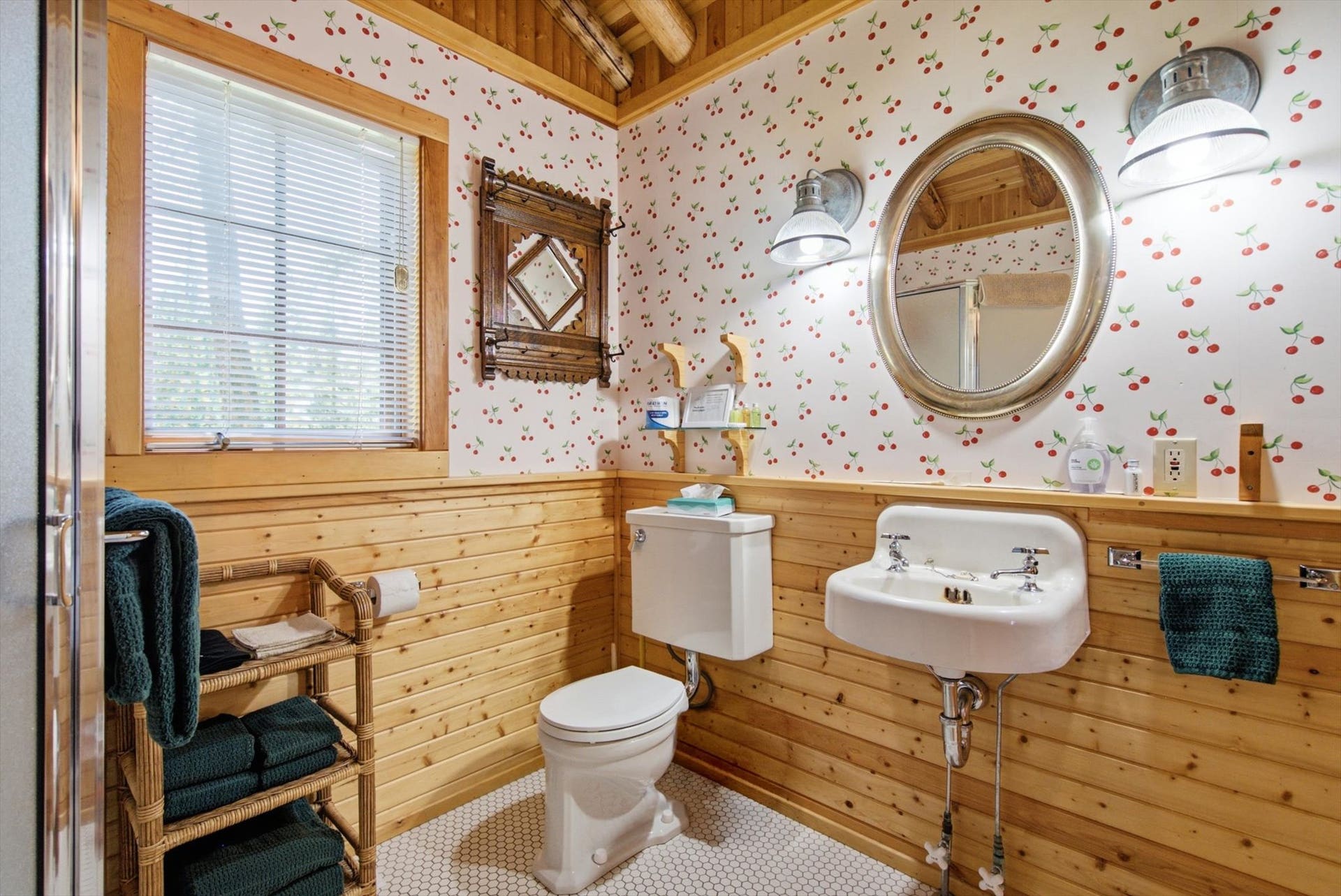9050 Mt Highway 35, Bigfork, MT 59911 9050 Mt Highway 35, Bigfork, MT 59911
