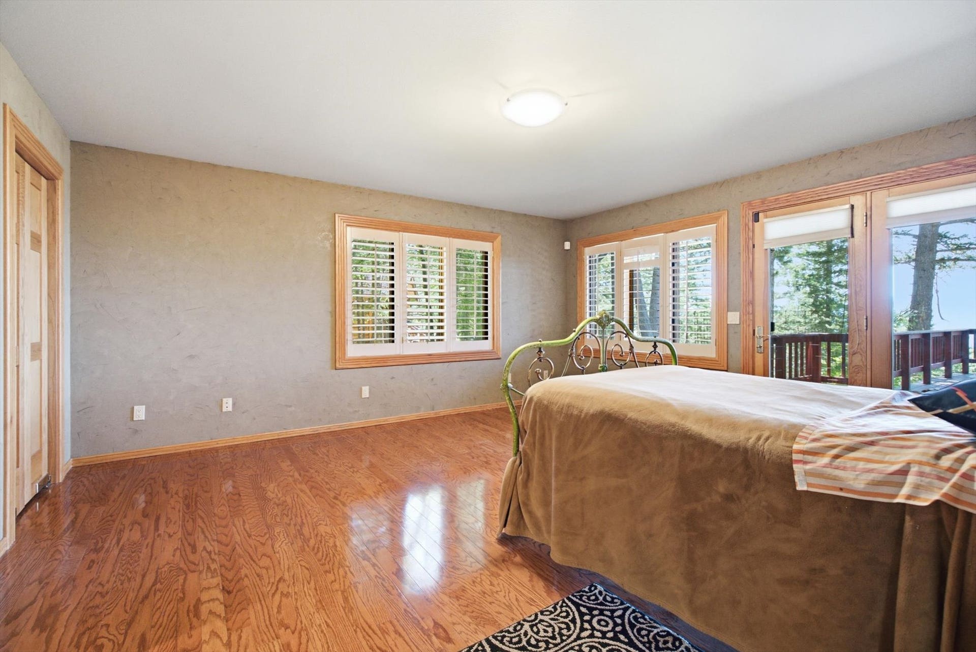 9050 Mt Highway 35, Bigfork, MT 59911 9050 Mt Highway 35, Bigfork, MT 59911
