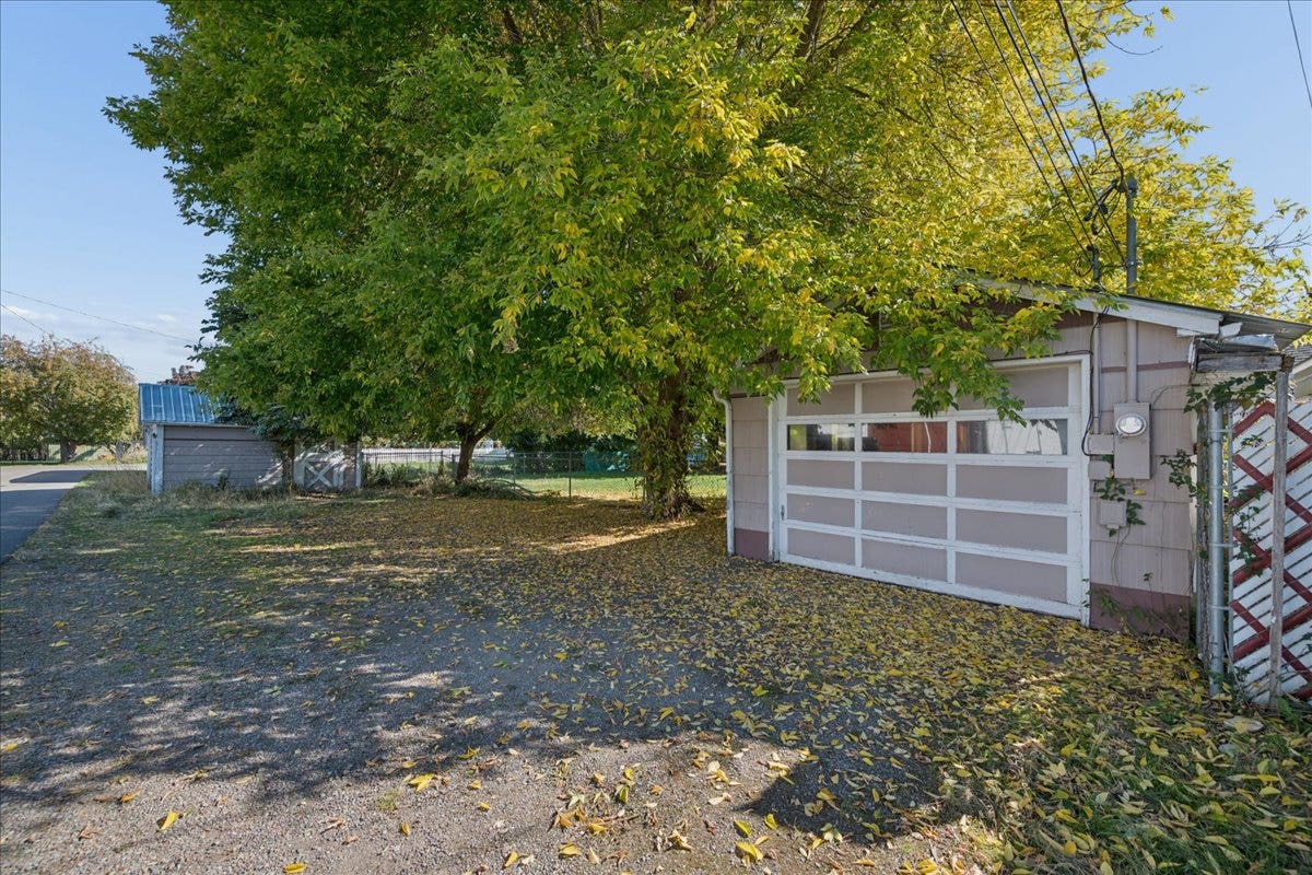 319 E California Street, Kalispell, MT 59901 319 E California Street, Kalispell, MT 59901
