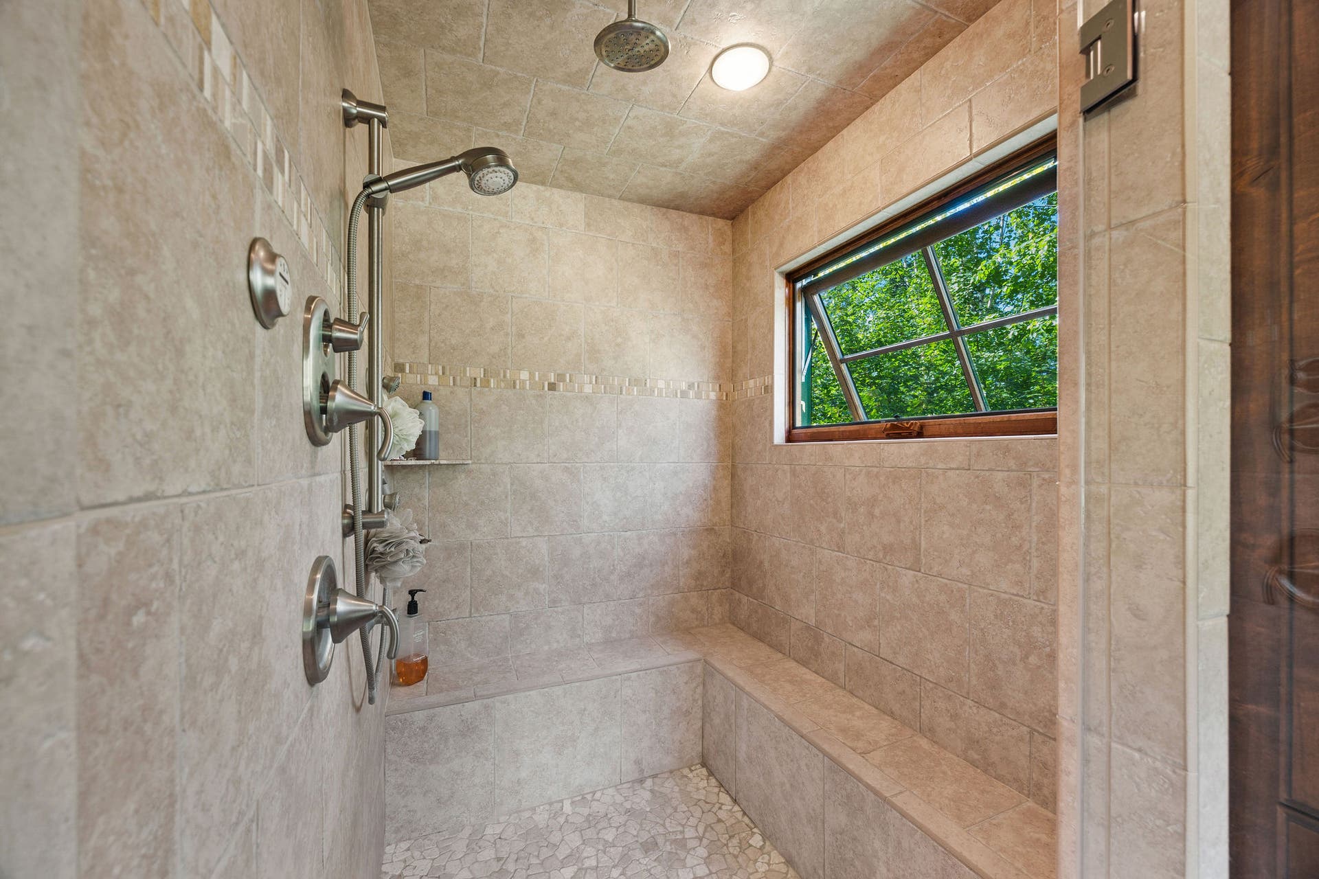500 Wild Swan Trail, Bigfork, MT 59911 Primary deluxe shower