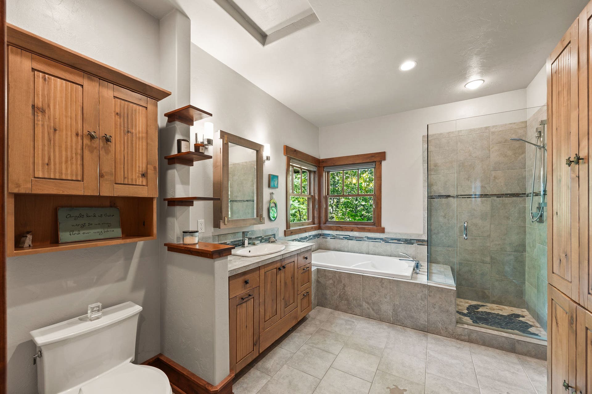500 Wild Swan Trail, Bigfork, MT 59911 Jack and Jill bath for 2 guest rooms