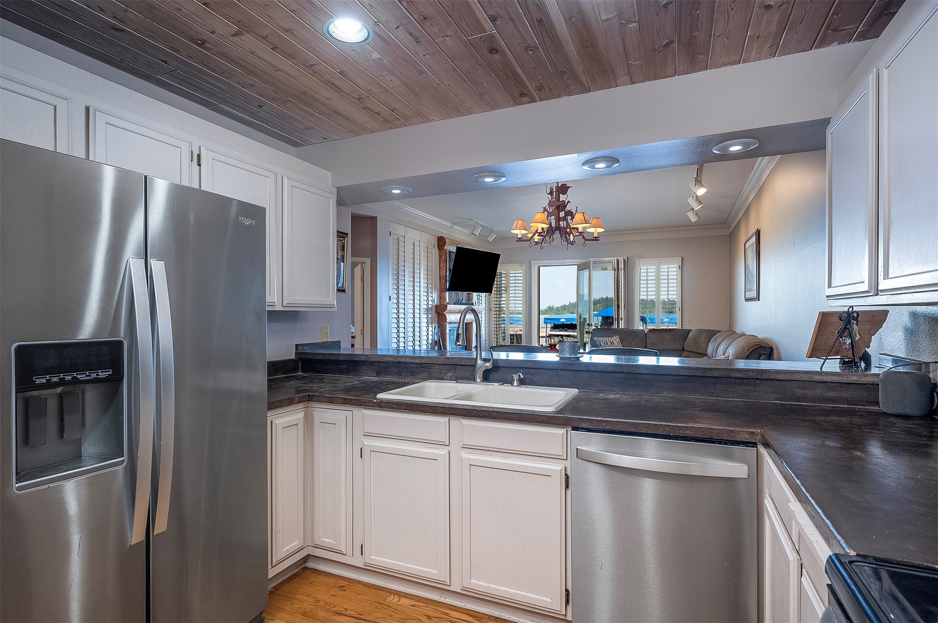 140 Pebble Way, #23, Bigfork, MT 59911 Newer applicances