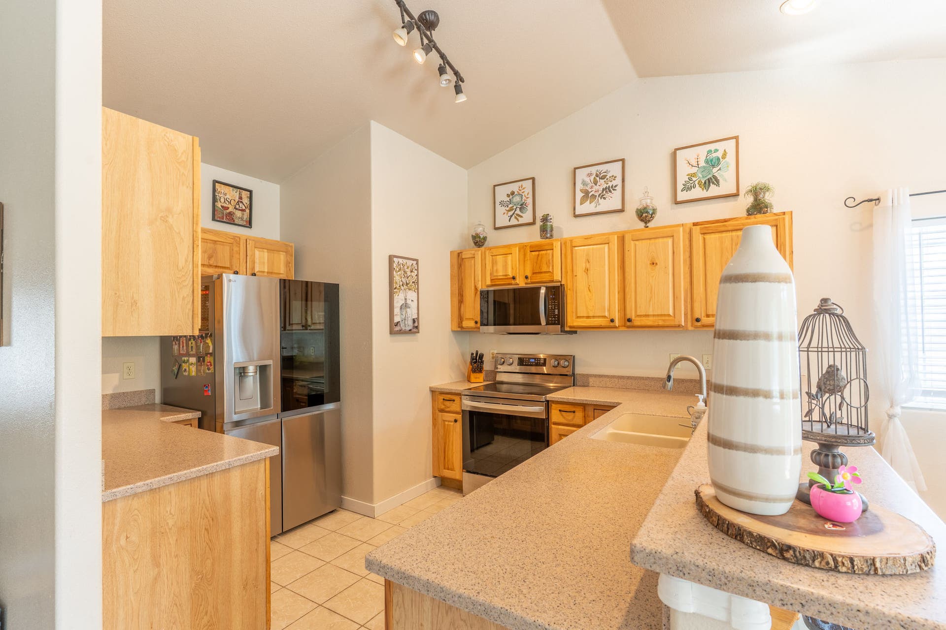 987 Electric Avenue, Bigfork, MT 59911 Kitchen