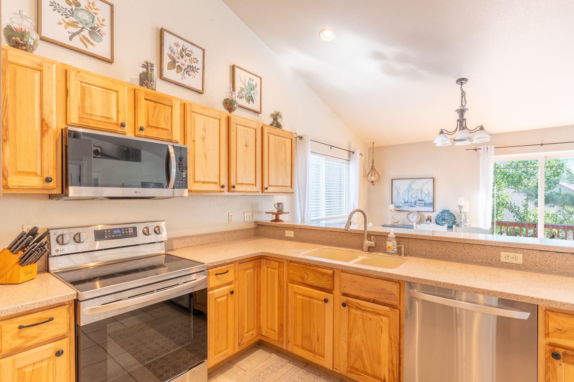 987 Electric Avenue, Bigfork, MT 59911 Kitchen