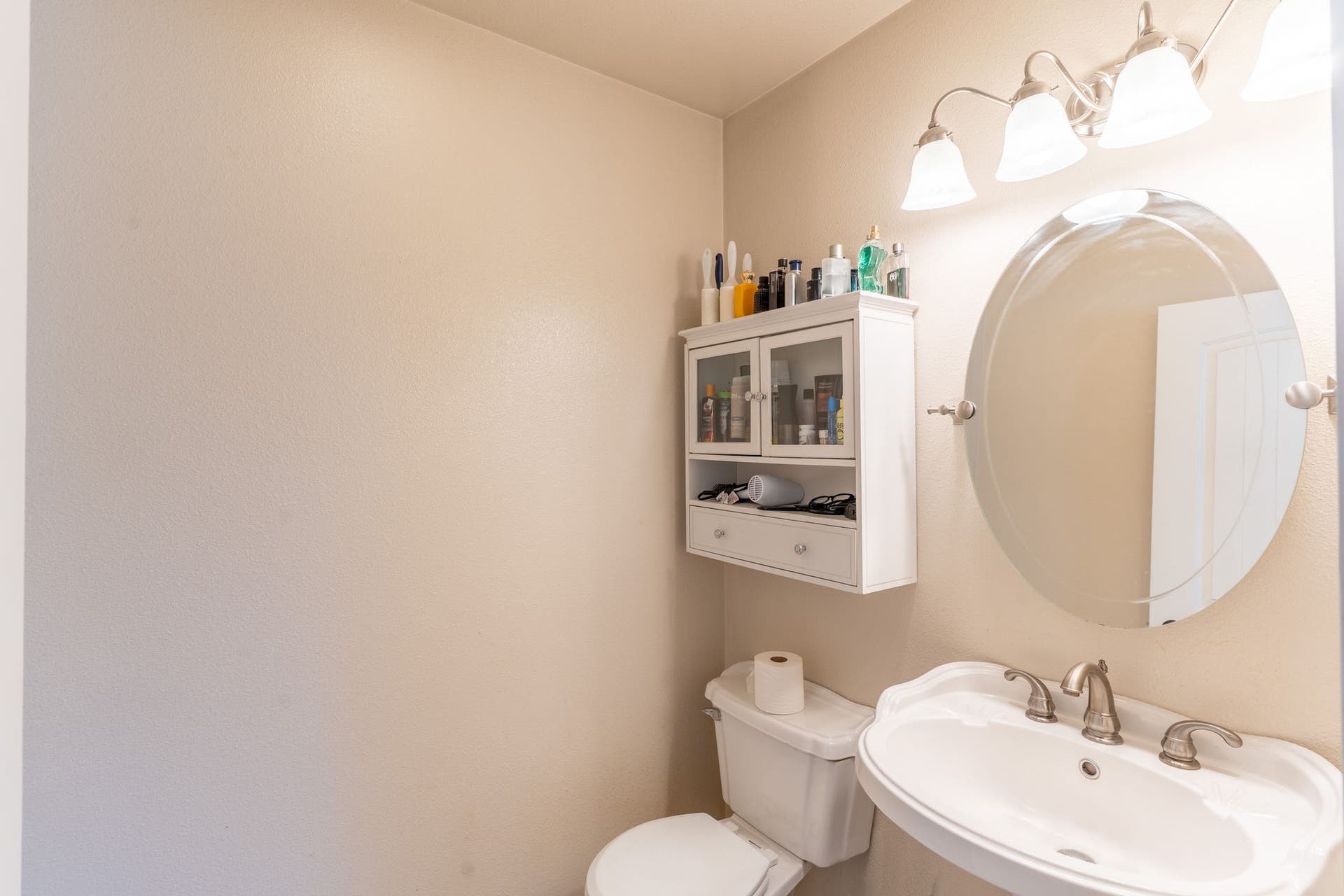 987 Electric Avenue, Bigfork, MT 59911 Upstairs 1/2 Bath
