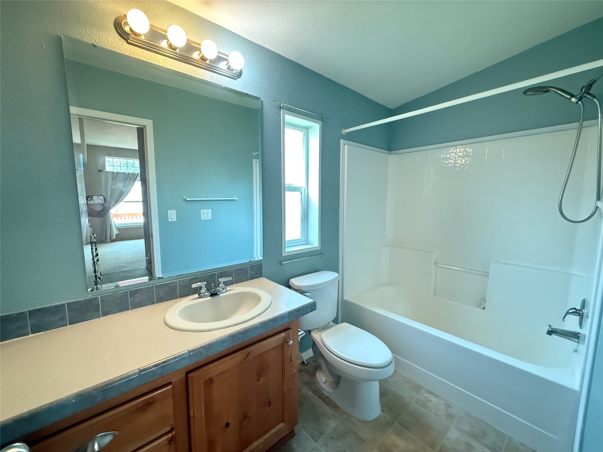 12737 Genoa Lane, Lolo, MT 59847 hall bath