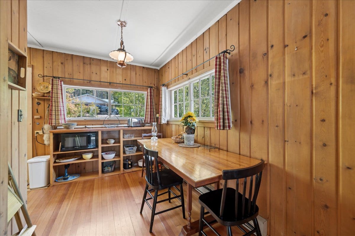332 Flathead Lodge Road, Bigfork, MT 59911 Breakfast nook right off the kitchen
