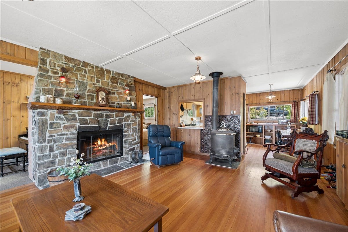332 Flathead Lodge Road, Bigfork, MT 59911 332 Flathead Lodge Road, Bigfork, MT 59911