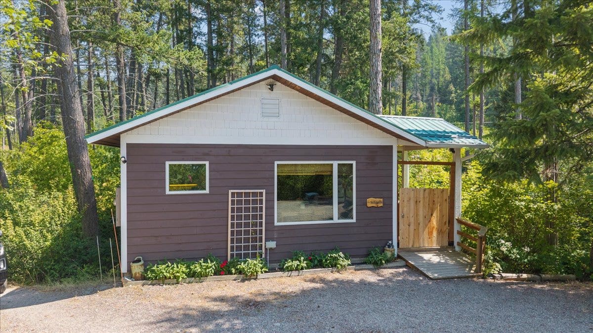 332 Flathead Lodge Road, Bigfork, MT 59911 Kinderhaus 2 bedroom guest cabin