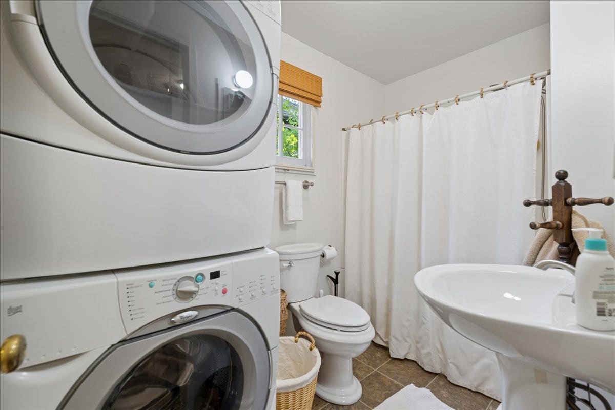 332 Flathead Lodge Road, Bigfork, MT 59911 Laundry, full guest bath
