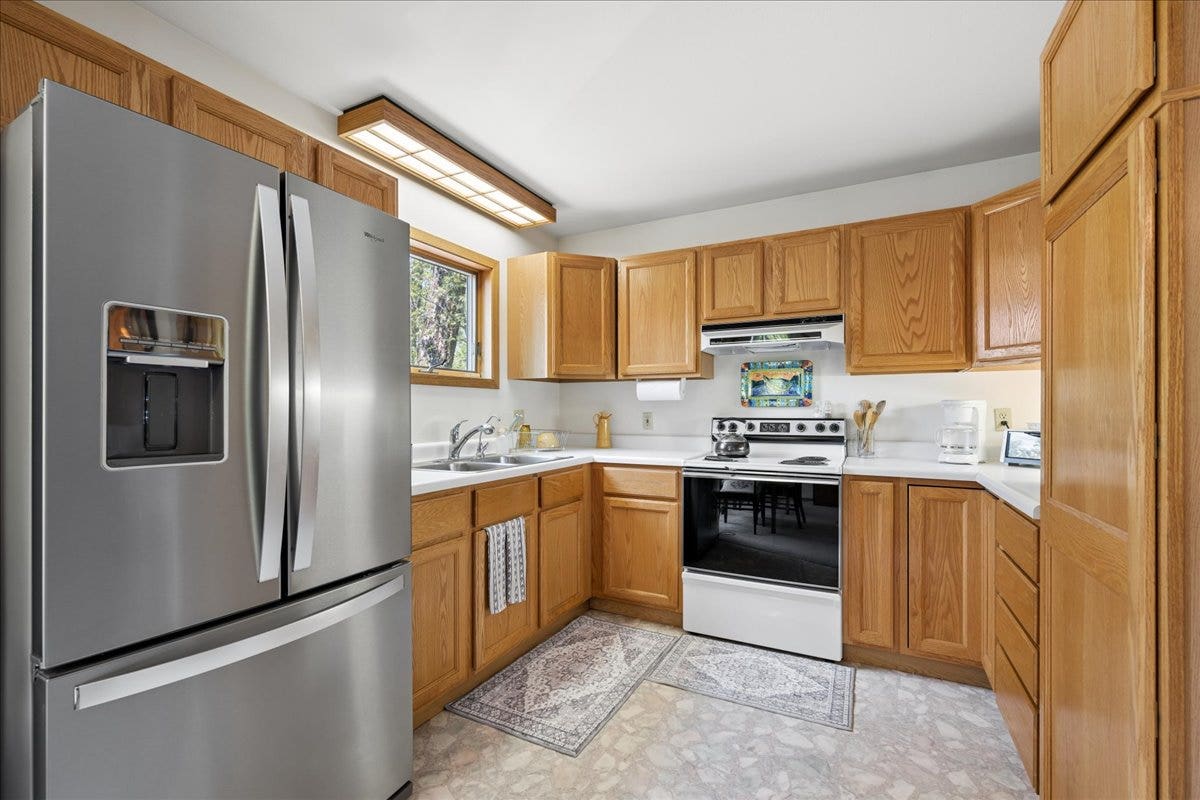 332 Flathead Lodge Road, Bigfork, MT 59911 Kinderhaus kitchen