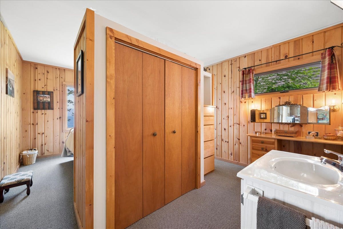 332 Flathead Lodge Road, Bigfork, MT 59911 master bath