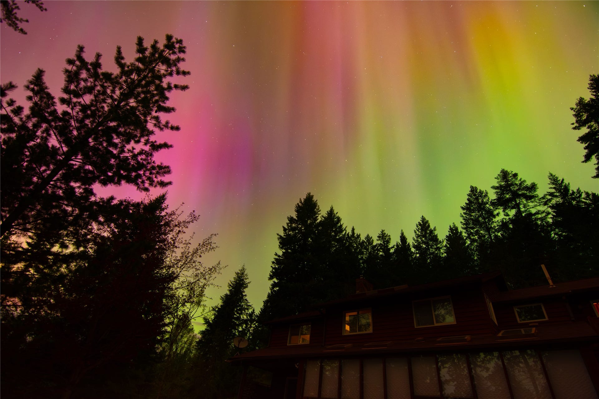 244 Bench Drive, Kalispell, MT 59901 Aurora borealis northern lights visible from private acreage at 244 Bench Run in Kalispell Montana.