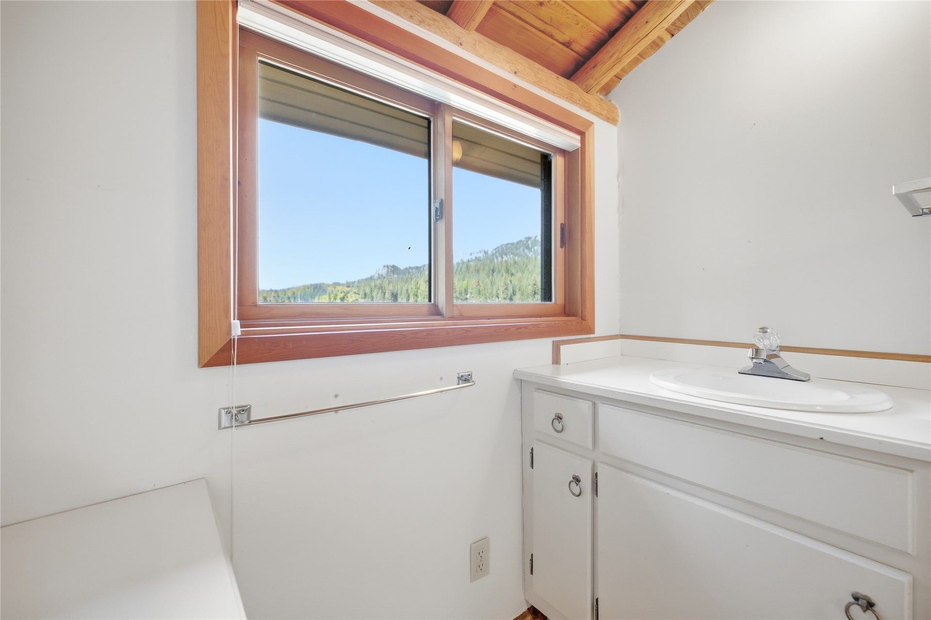 1230 Truman Creek Road, Kila, MT 59920 Half Bathroom