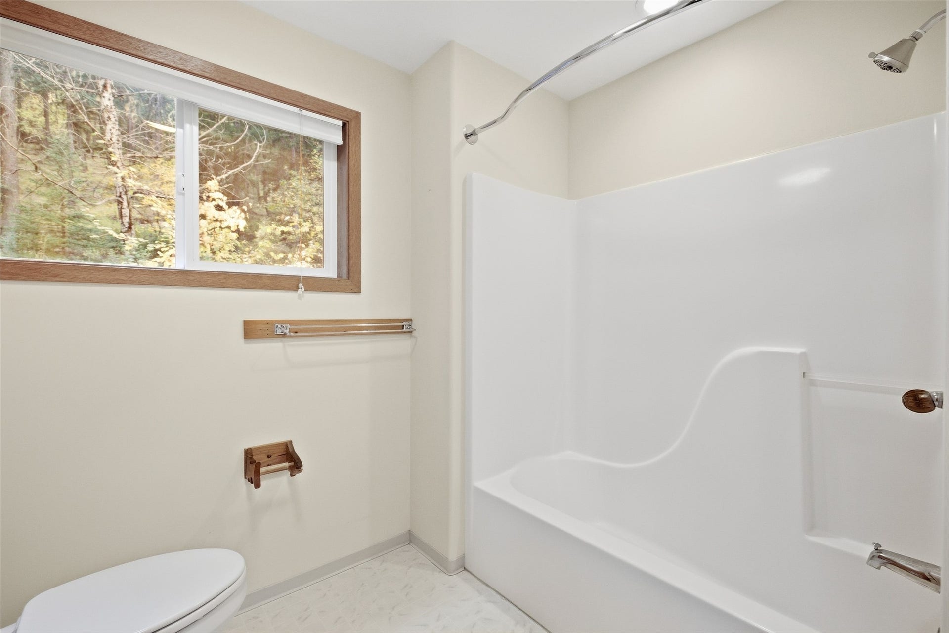 1230 Truman Creek Road, Kila, MT 59920 Guest House Full Bathroom