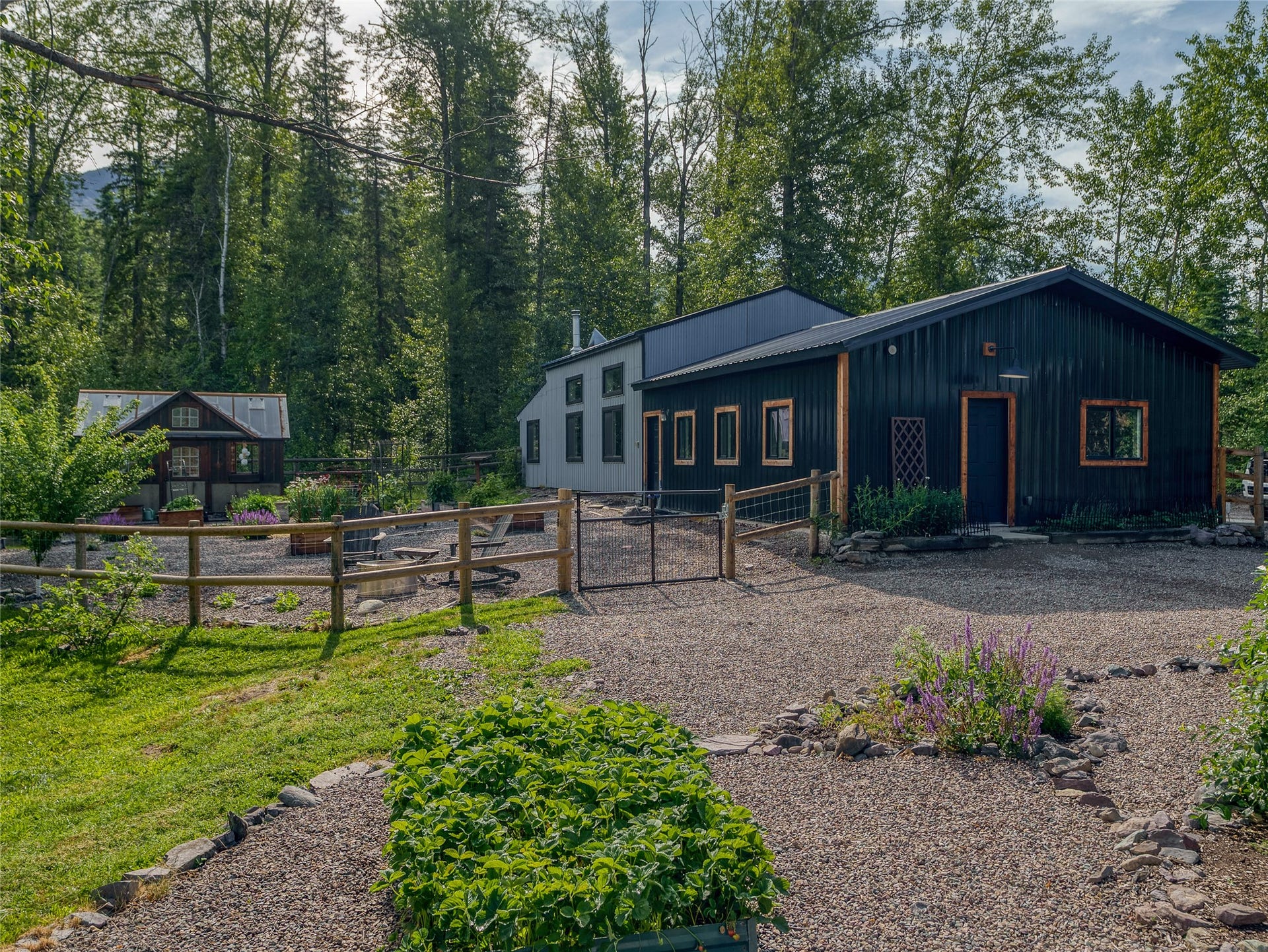 28012 Meadow Creek Road, Bigfork, MT 59911 Guest quarters and three car garage