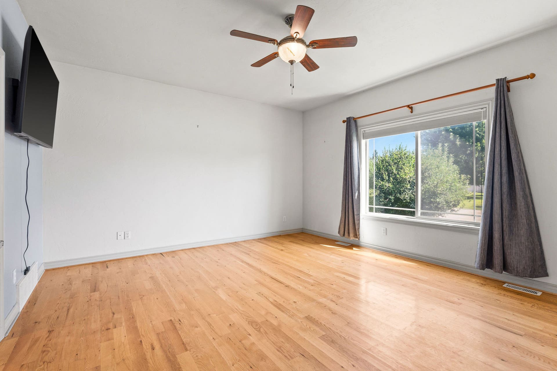 214 O'Brien Terrace N, Bigfork, MT 59911 Oak hardwood floors