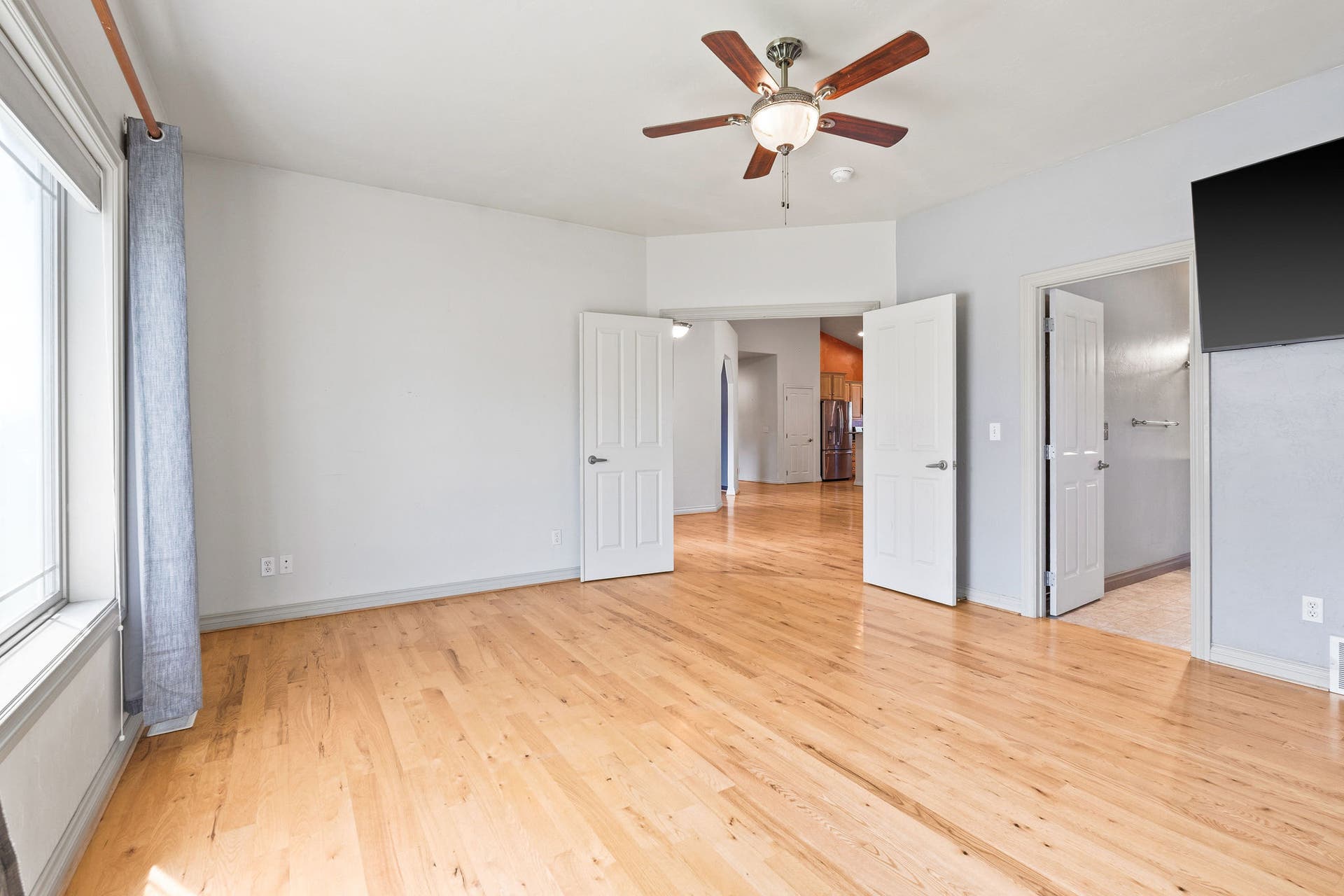 214 O'Brien Terrace N, Bigfork, MT 59911 Double door entry
