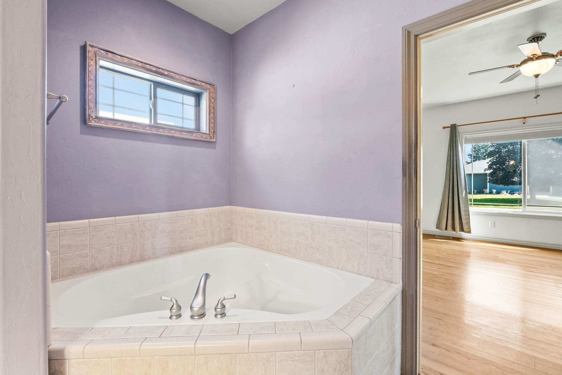 214 O'Brien Terrace N, Bigfork, MT 59911 Deep tub & step-in shower
