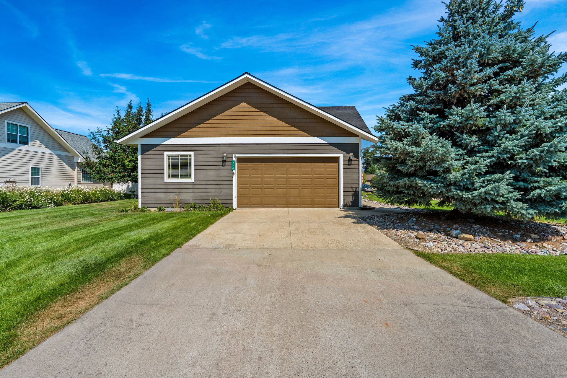214 O'Brien Terrace N, Bigfork, MT 59911 2-car attached garage with drain & workbench/storage area