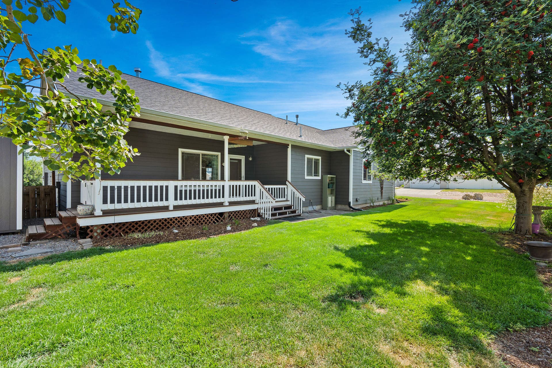214 O'Brien Terrace N, Bigfork, MT 59911 Private yard