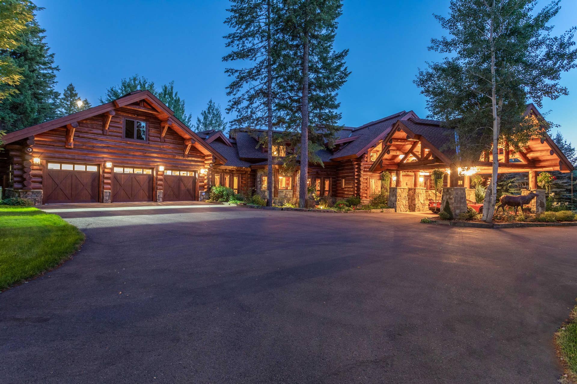 12890 Carney Ranch Road, Bigfork, MT 59911 A stunning entrance