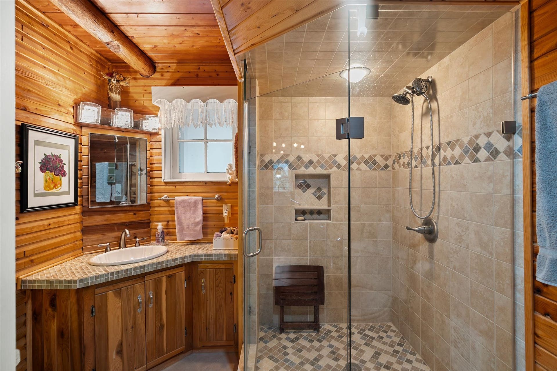 14259 Sunburst Drive, Bigfork, MT 59911 main level bathroom