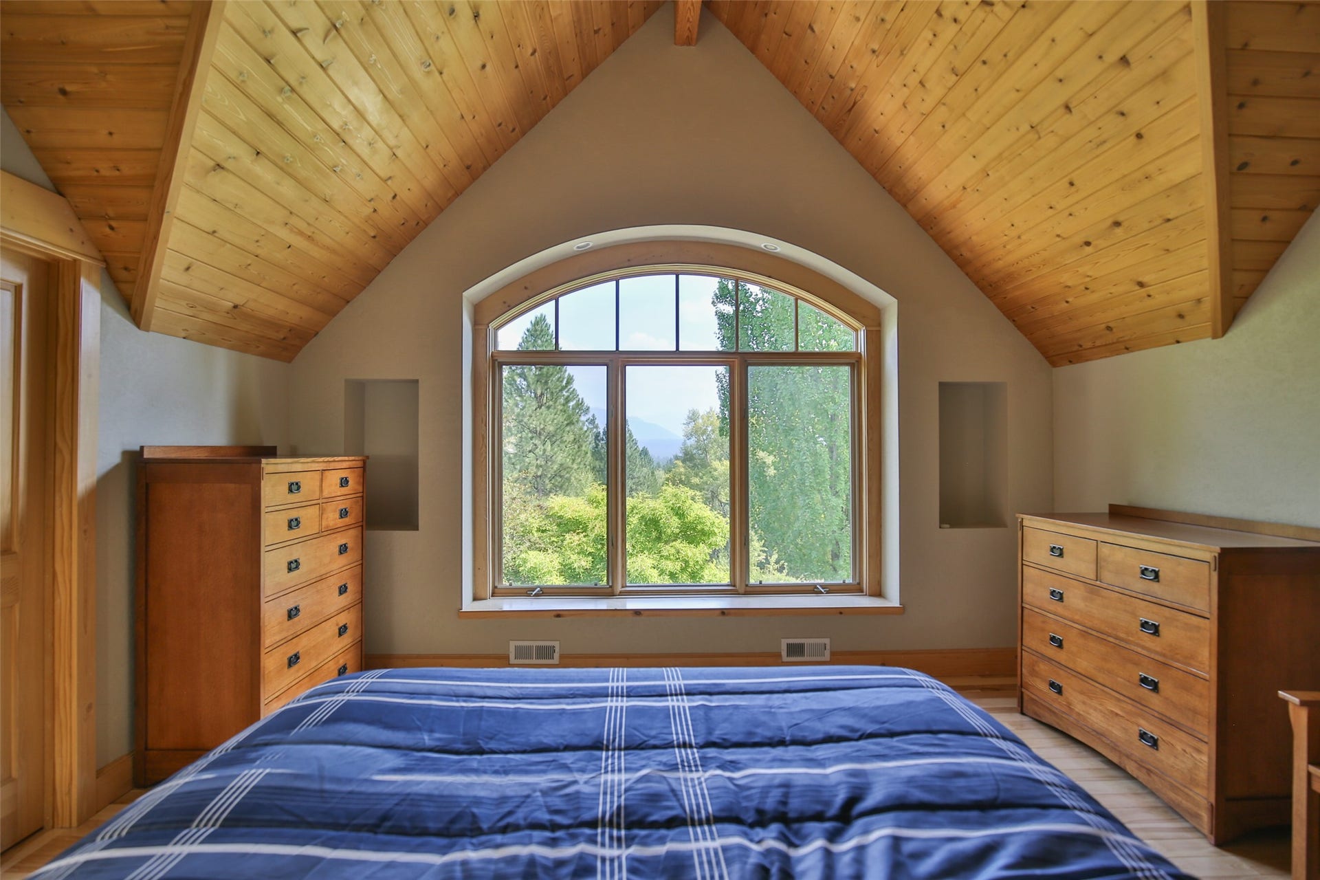 2 Ridge Lane, Trout Creek, MT 59874