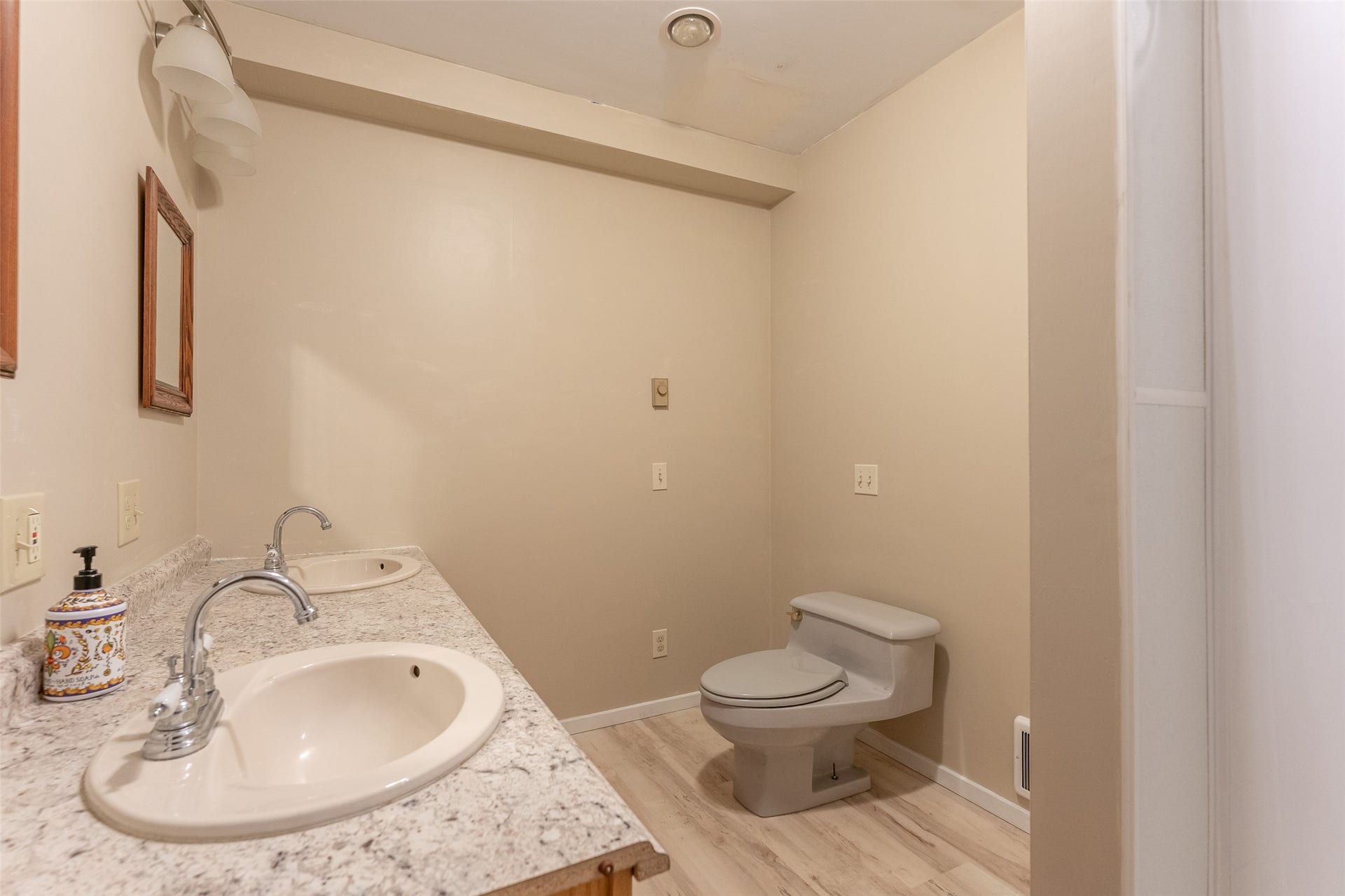 2790 Mt Highway 82, Bigfork, MT 59911 2790 Mt Highway 82, Bigfork, MT 59911