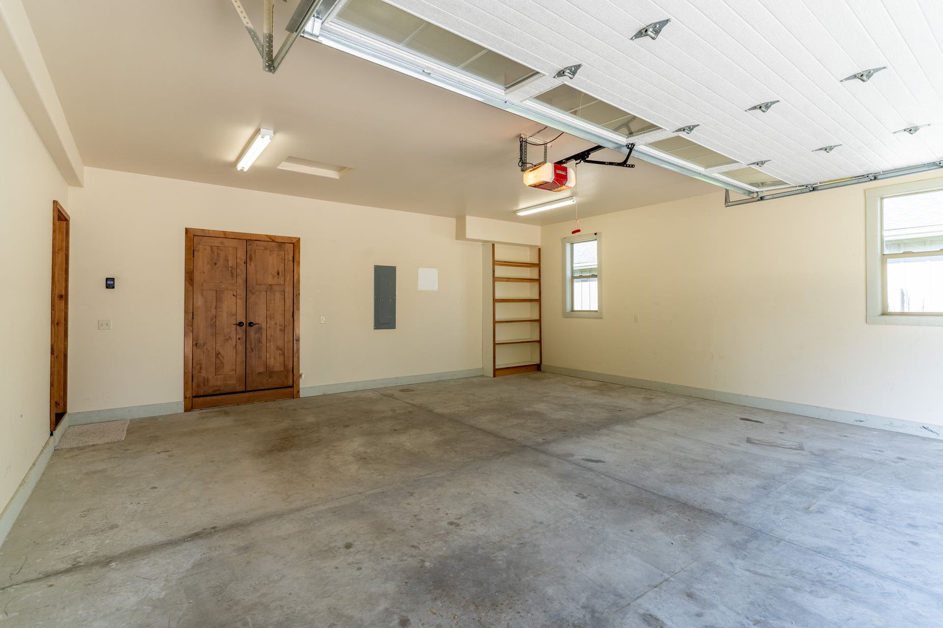 204 Bluebunch Court, Bigfork, MT 59911 2 Car Garage