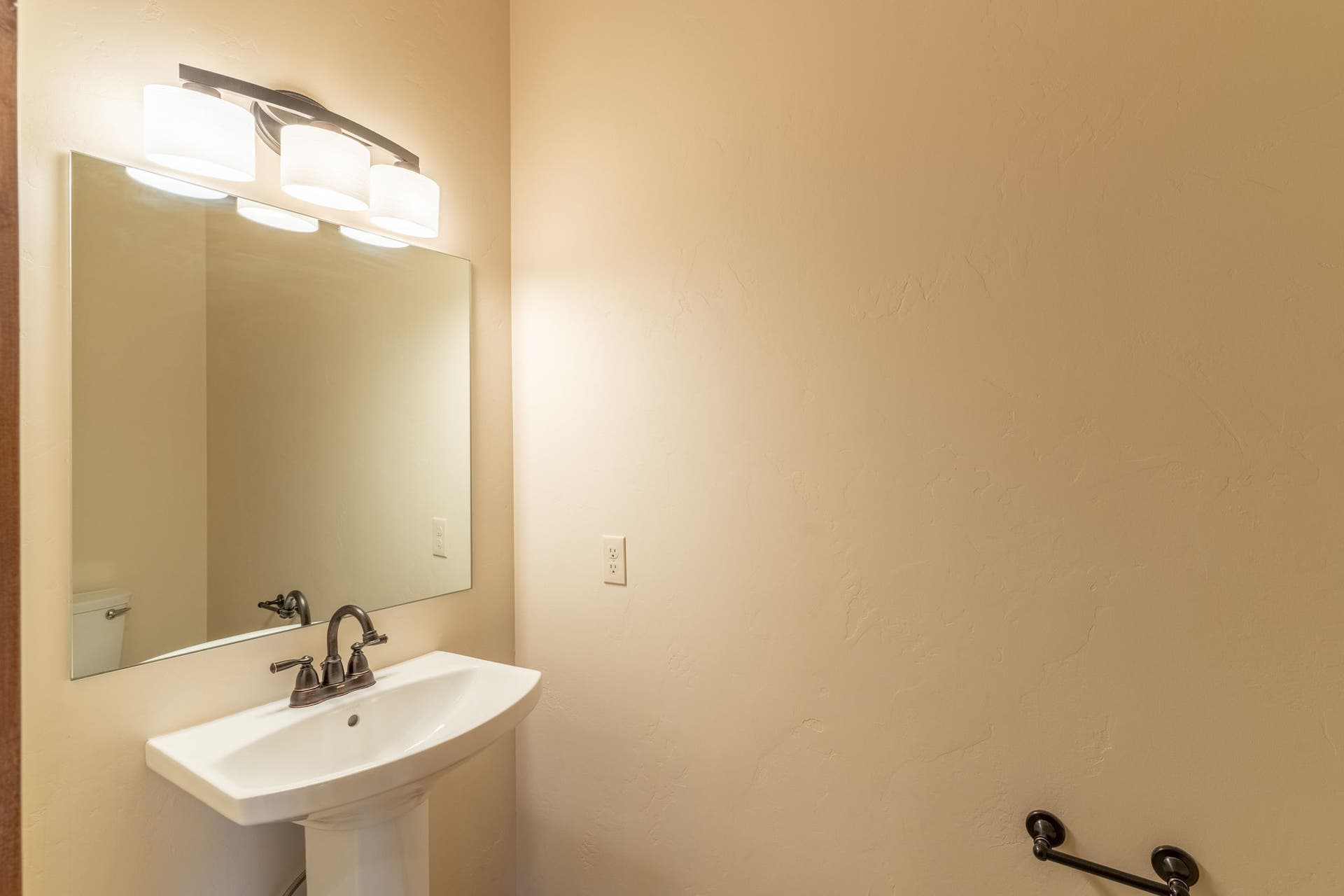 204 Bluebunch Court, Bigfork, MT 59911 Powder Room