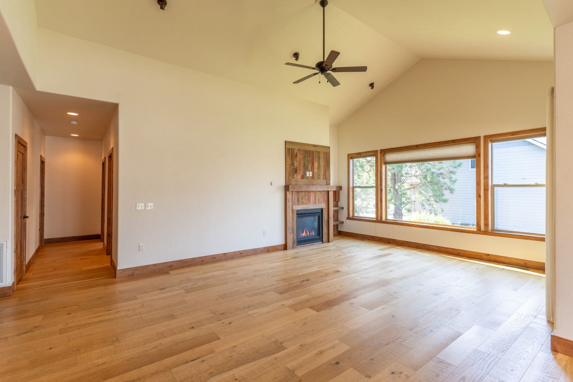 204 Bluebunch Court, Bigfork, MT 59911 So much natural light!