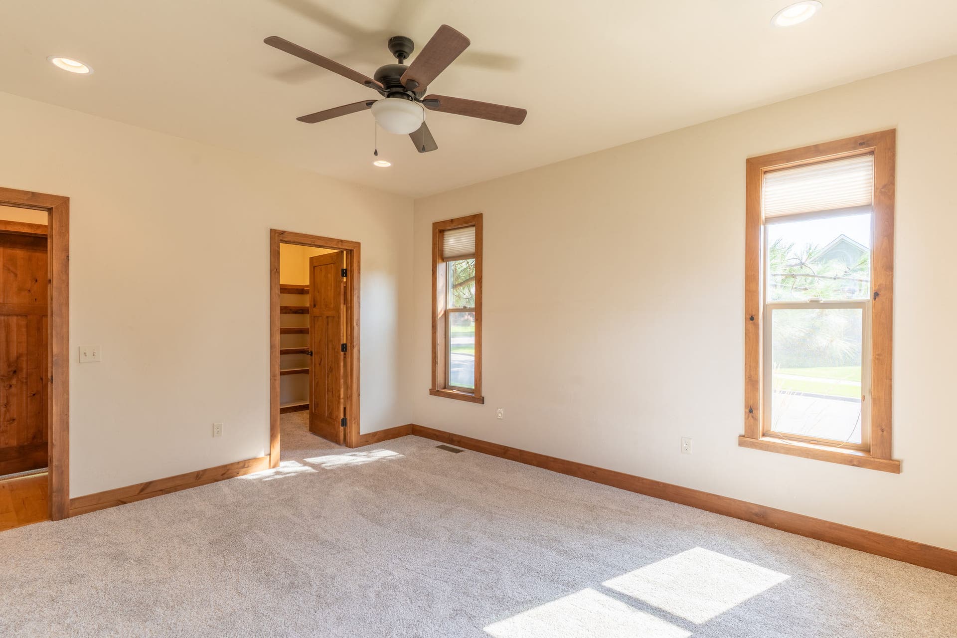 204 Bluebunch Court, Bigfork, MT 59911 Primary bedroom & bathroom