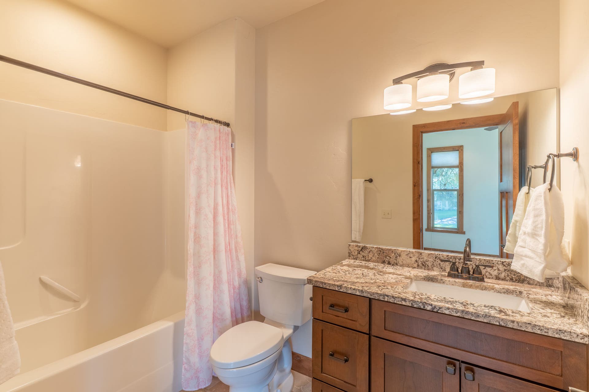 204 Bluebunch Court, Bigfork, MT 59911 Second Bathroom