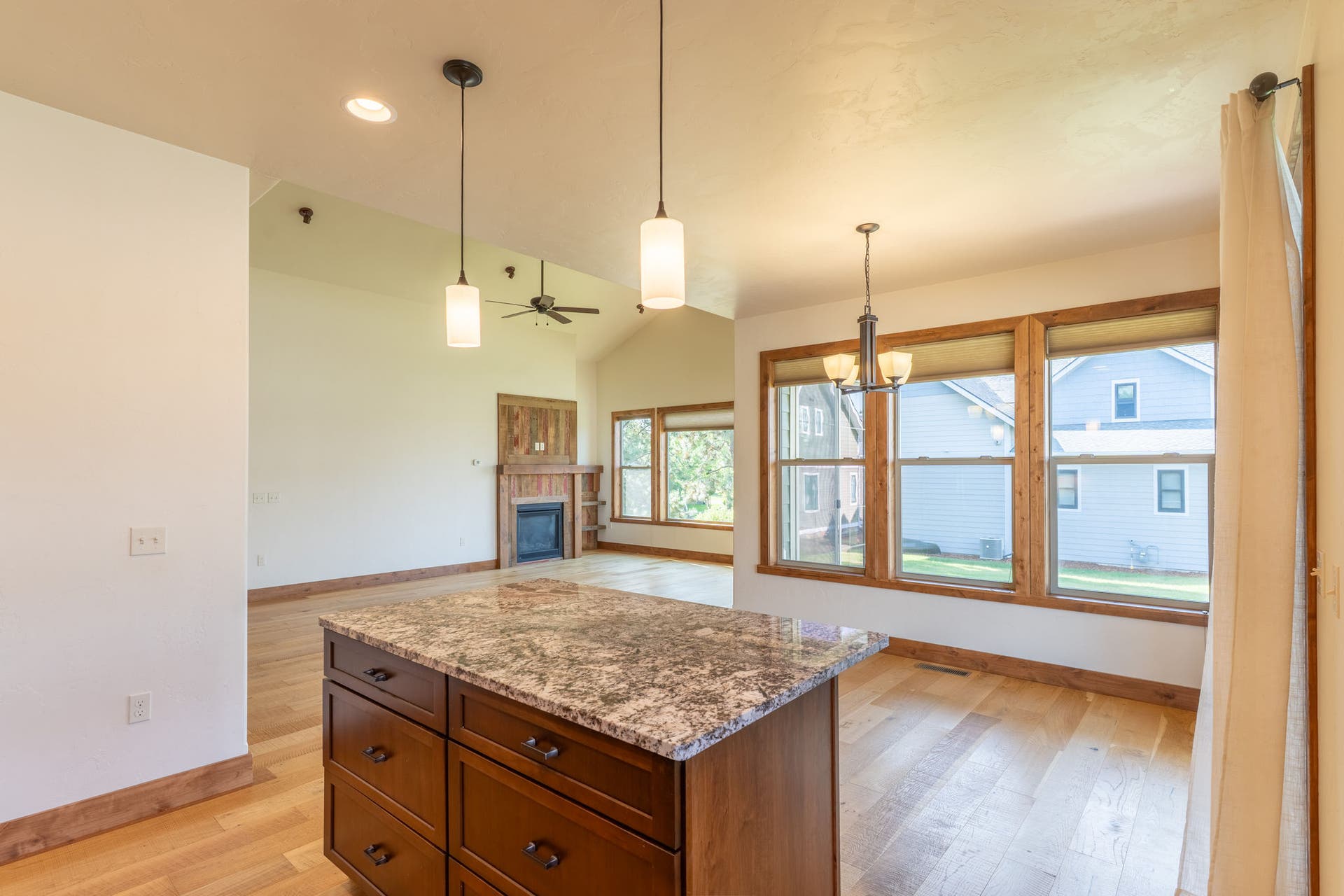 204 Bluebunch Court, Bigfork, MT 59911 Kitchen and open dining