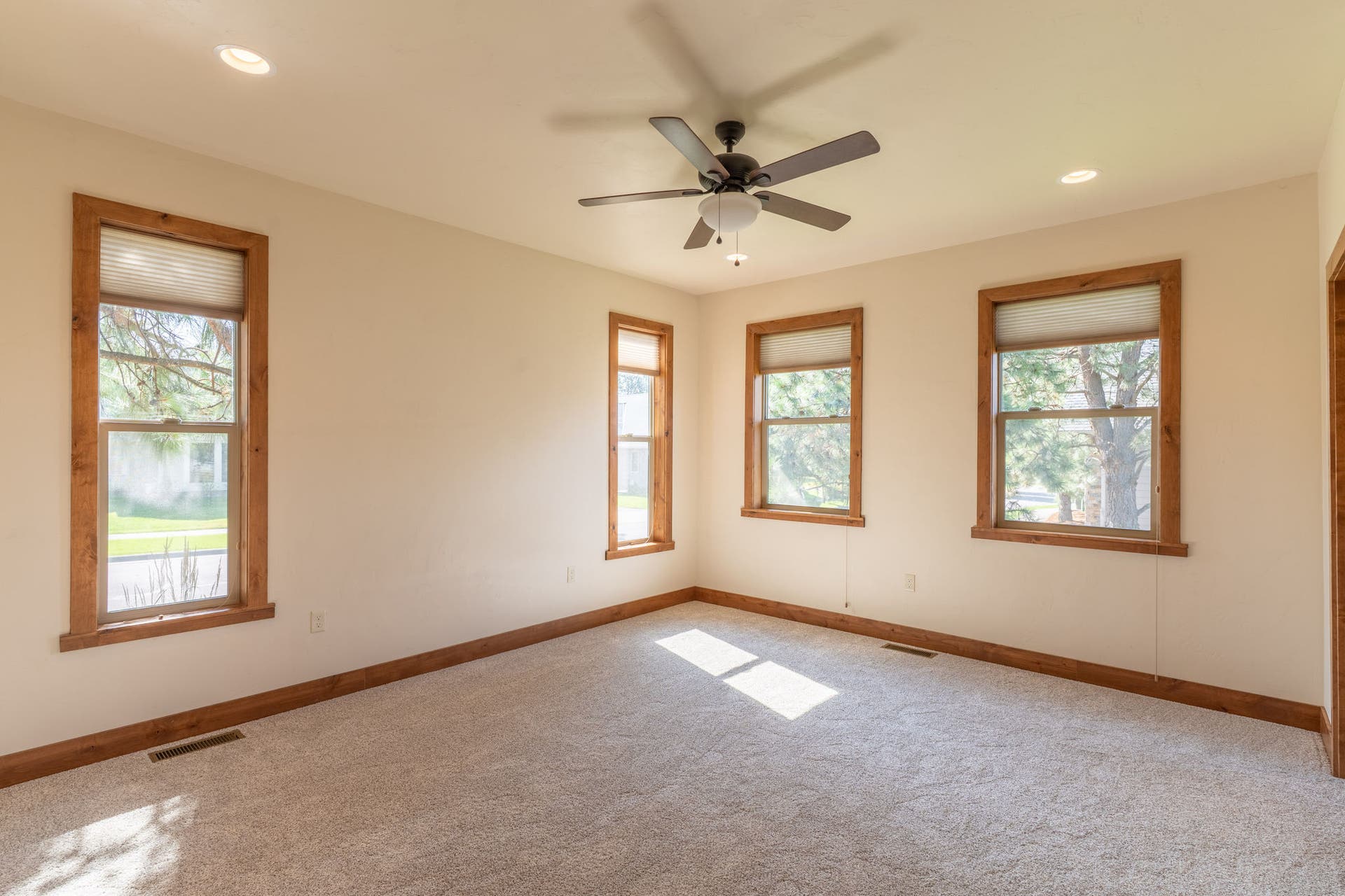 204 Bluebunch Court, Bigfork, MT 59911 Primary bedroom