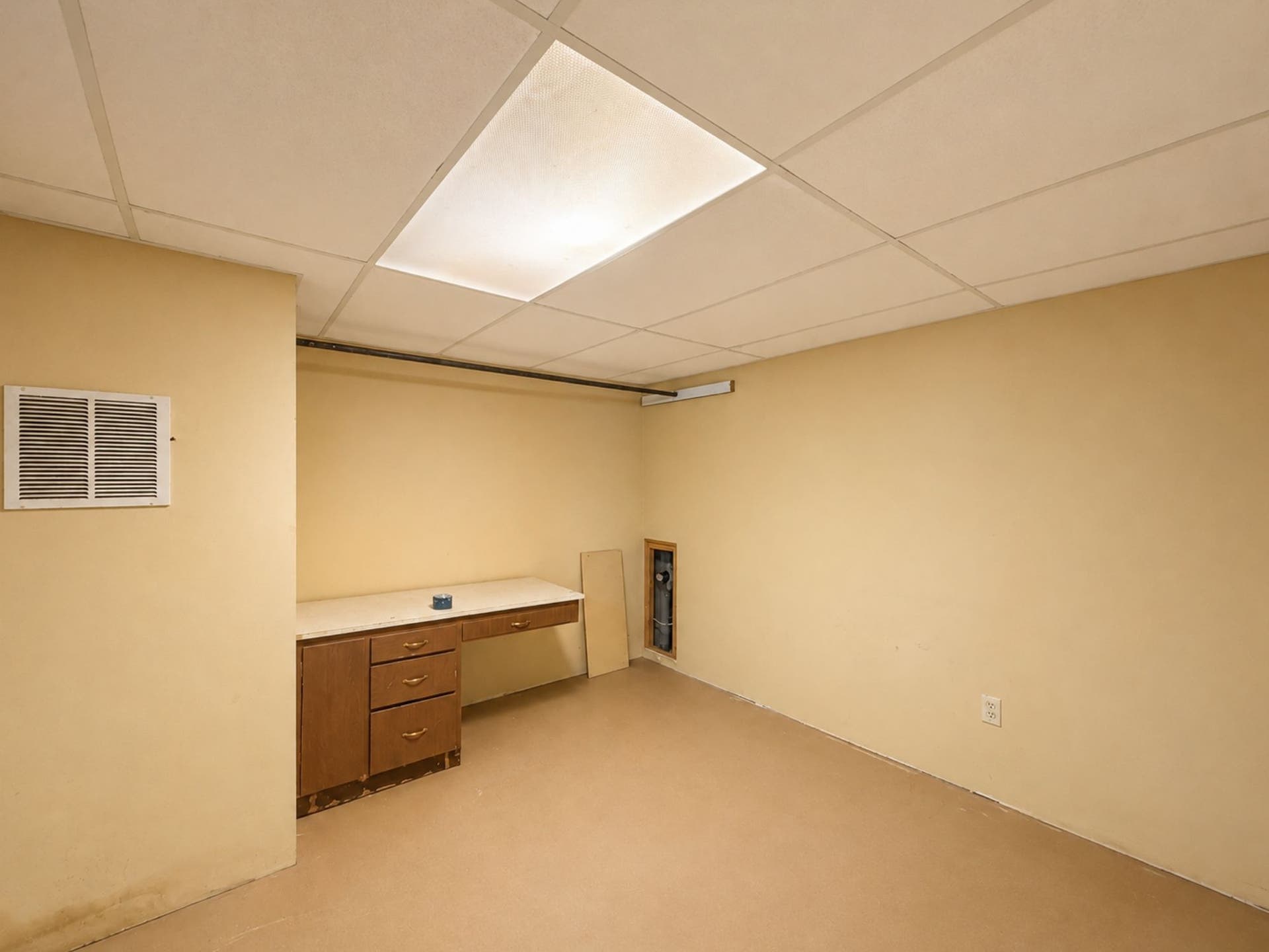 1700 32nd Street S, Great Falls, MT 59405