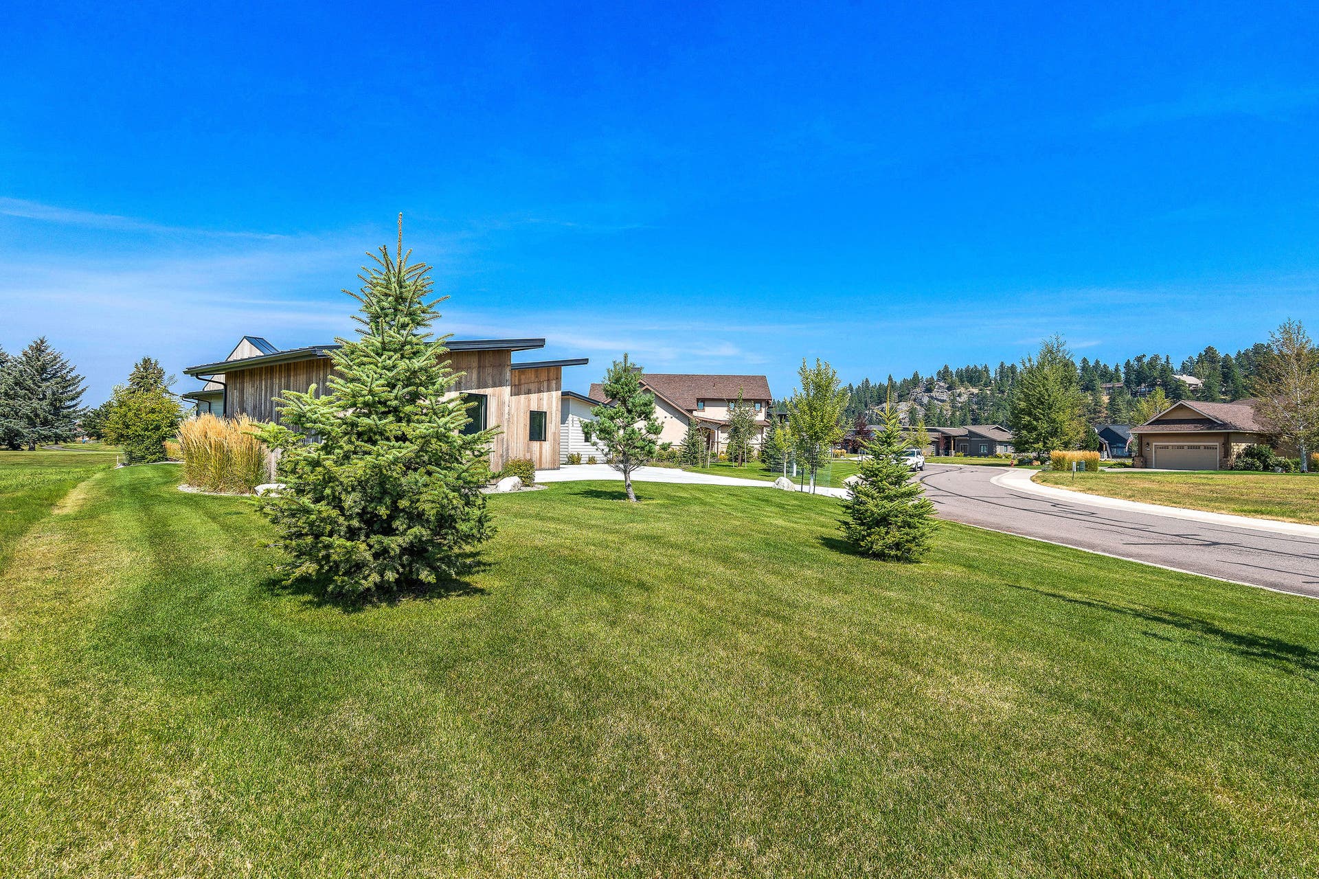1283 Lake Pointe Drive, Bigfork, MT 59911 Beautifully landscaped