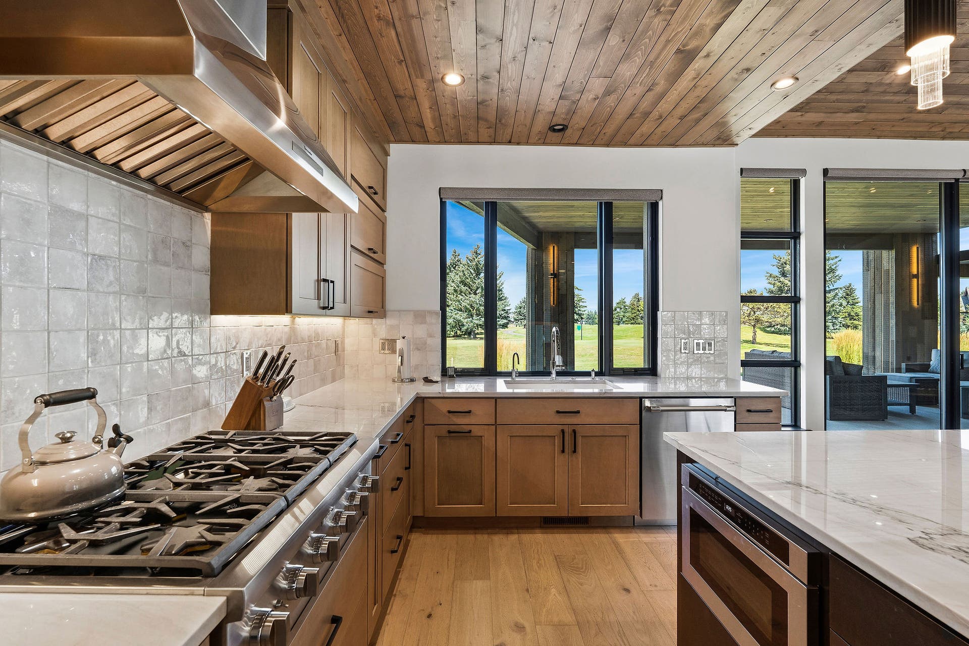1283 Lake Pointe Drive, Bigfork, MT 59911 Thermador 6-burner natural gas range