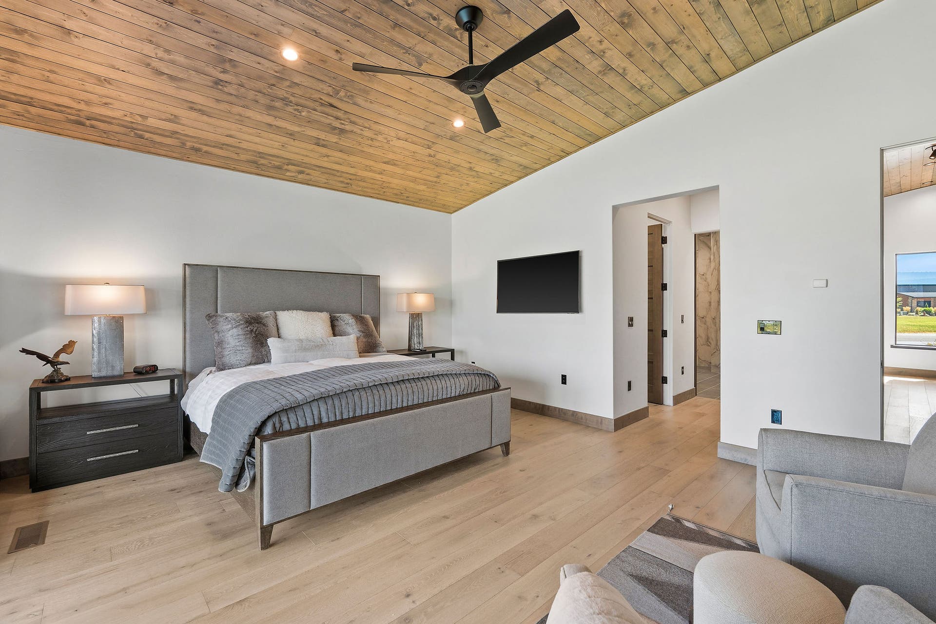 1283 Lake Pointe Drive, Bigfork, MT 59911 Vaulted T&G pine ceiling, large walk-in closet in bathroom