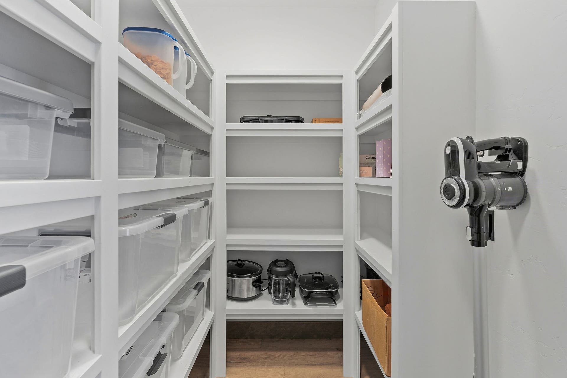 1283 Lake Pointe Drive, Bigfork, MT 59911 Walk-in pantry