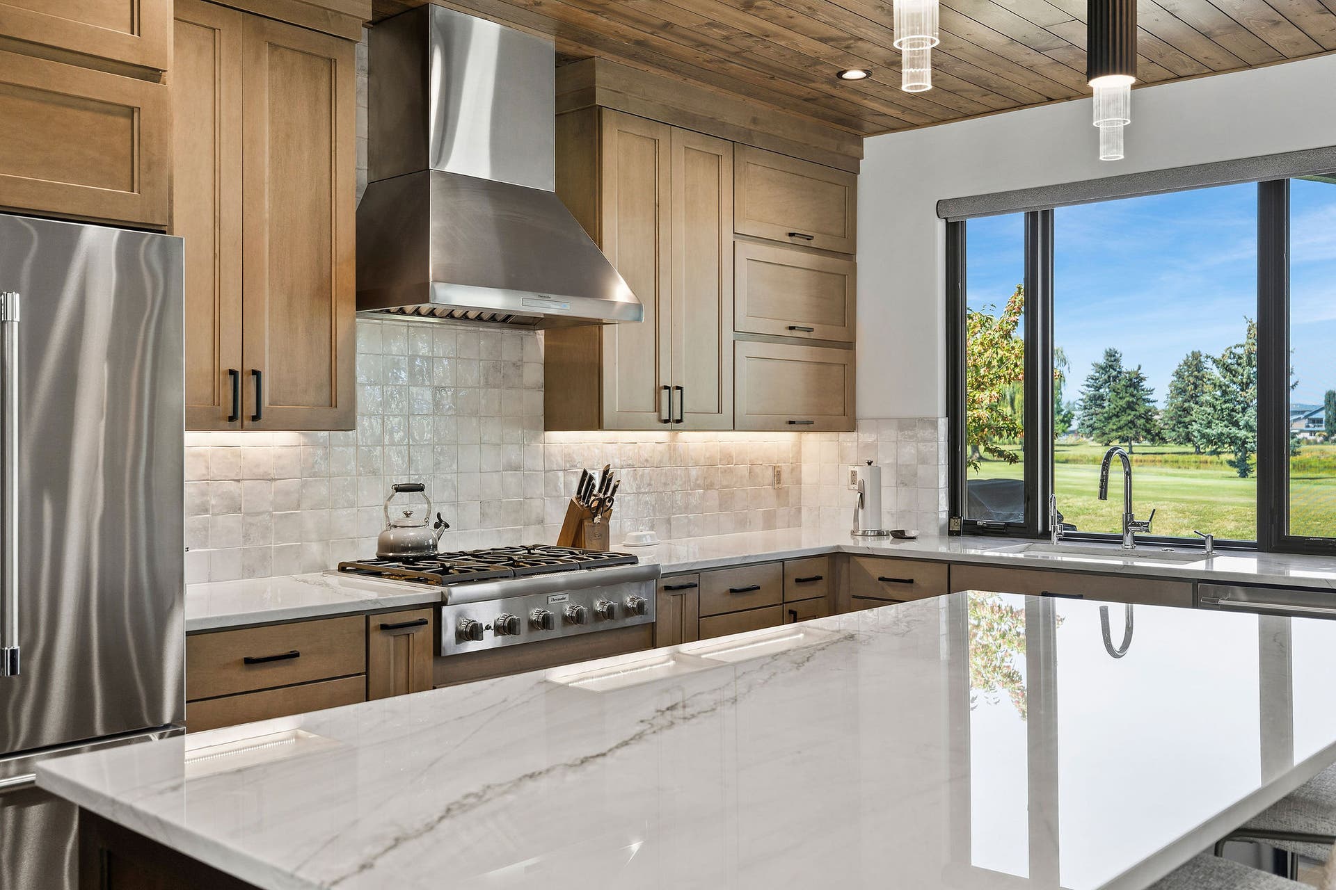 1283 Lake Pointe Drive, Bigfork, MT 59911 Spacious and open with plenty of storage