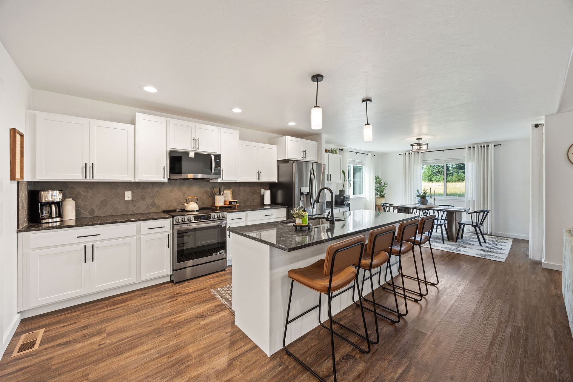 221 Stage Ridge Road, Bigfork, MT 59911 Well-appointed kitchen with granite countertops and LG appliances