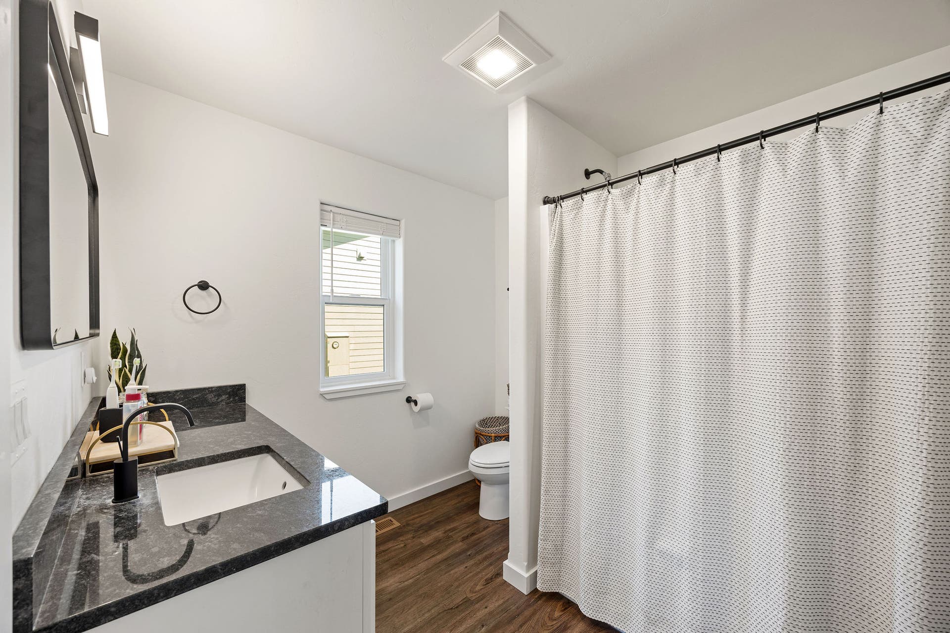 221 Stage Ridge Road, Bigfork, MT 59911 Ensuite 3/4 Bathroom