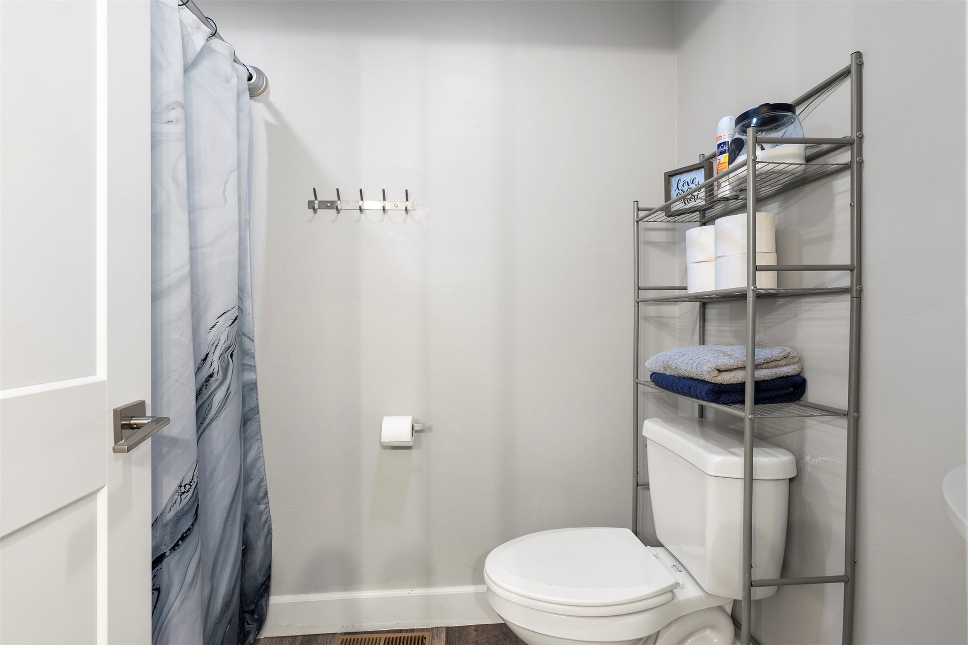 601 Ruby Court, Stevensville, MT 59870 2nd Floor Bathroom